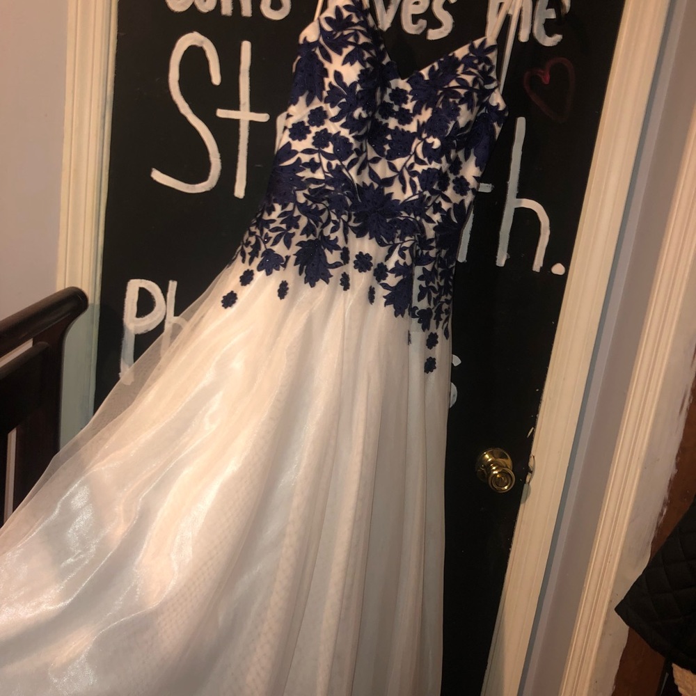 Prom dress - Picture 5 of 6